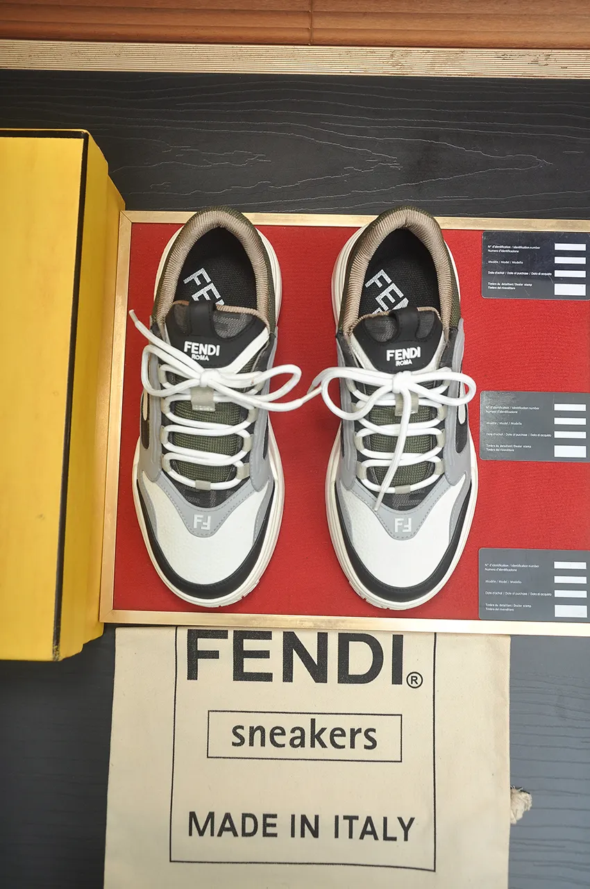 Men's shoes 💰600💶 [Fendi] The latest casual sports shoes 🔥 Many 💑 stars have the same style FD match. The original version is a one-to-one replica. Designer Kim Jones's first fendi match and Donkey brand Trainer basketball sneakers. Material: Original silk mesh. Lining: Breathable mesh. Packaging: Original 1:1 matching high-end packaging. Size: 38-45 (45 is custom-made and cannot be returned or exchanged)